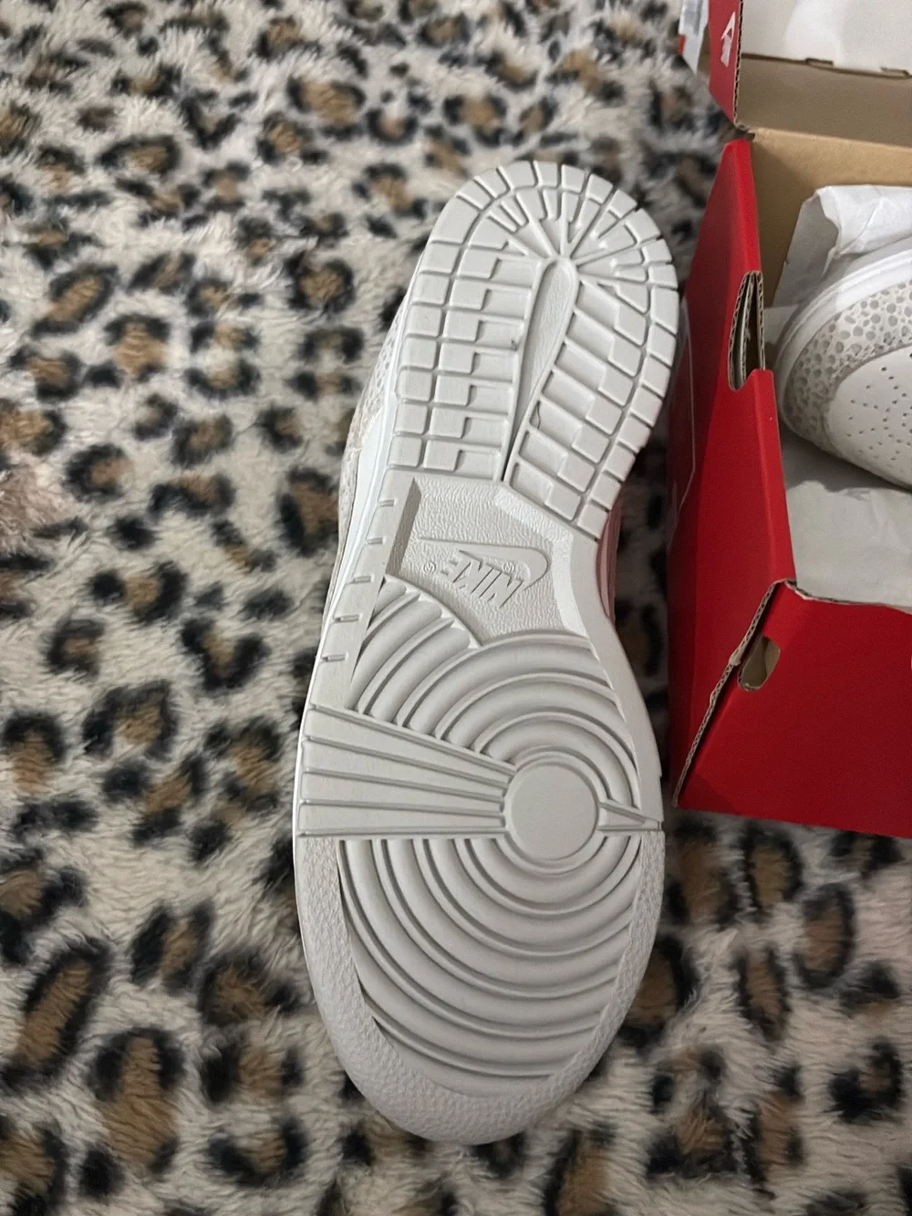 Nike Women’s Cream-White Low-Top Sneaker with Subtle Texture - Picture 3 of 4
